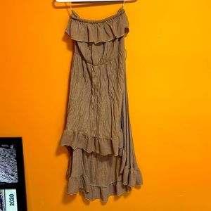 Strapless maxi dress.. shirt in the front long on the back. Built in slip